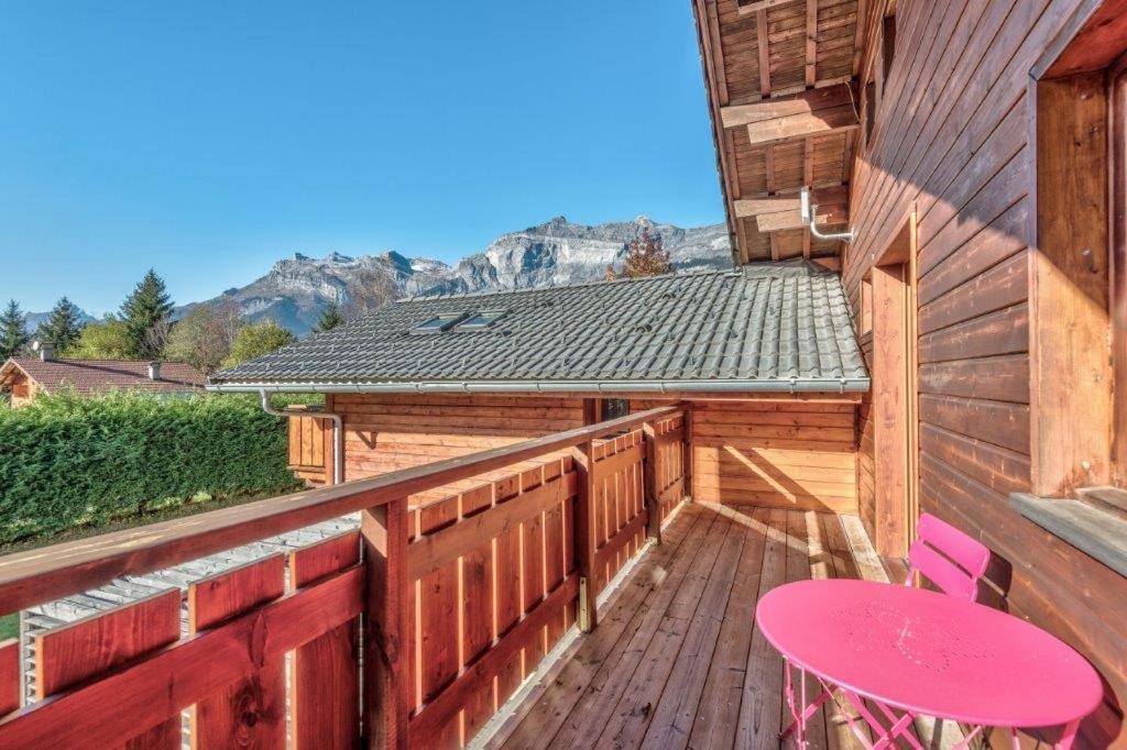 Appartement Avec Jacuzzi Dans Chalet Prive, Grande Terrasse, Parking Gratuit Les Houches Exterior photo