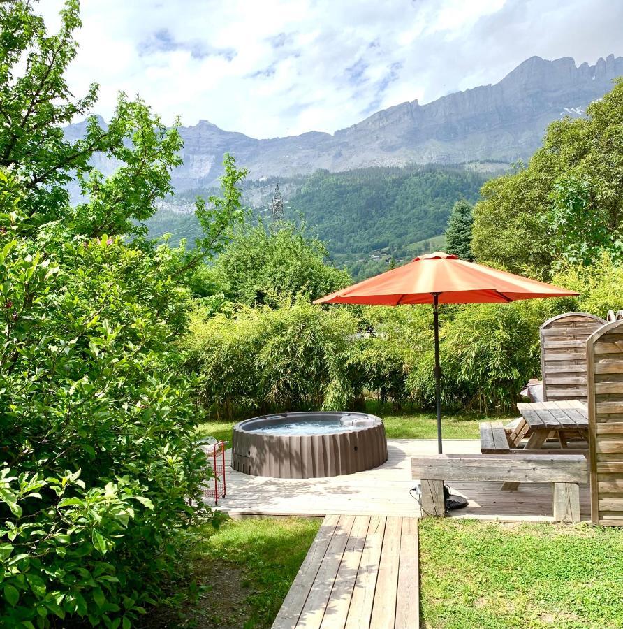 Appartement Avec Jacuzzi Dans Chalet Prive, Grande Terrasse, Parking Gratuit Les Houches Exterior photo