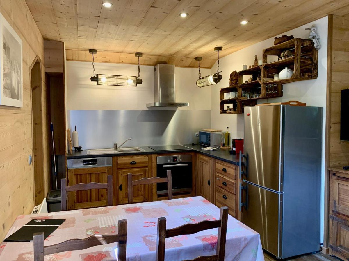 Appartement Avec Jacuzzi Dans Chalet Prive, Grande Terrasse, Parking Gratuit Les Houches Exterior photo